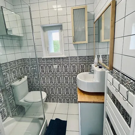 Le Numero 100 Πανσιόν Νανσύ