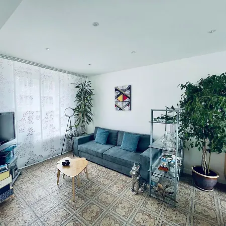 Le Numero 100 Πανσιόν