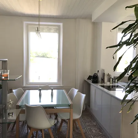 Le Numero 100 招待所 3*